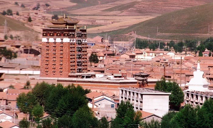 hezuo town with 13 floor milaraibo tower