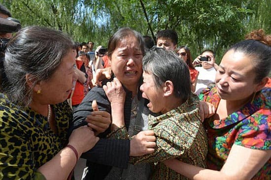 A Chinese woman takes a train and reunites with her family 37 years later