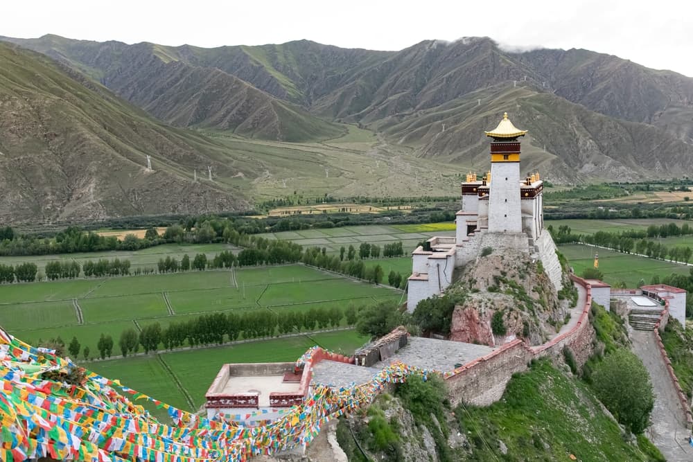 Yumbulagang Palace